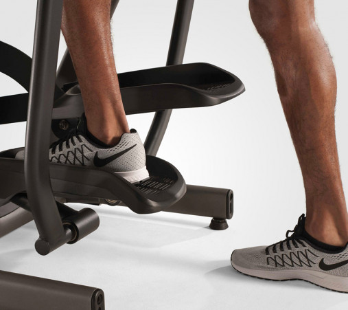 Эллиптический эргометр домашний Matrix E50 XER-V2 с сенсорным 10" тачскрин дисплеем