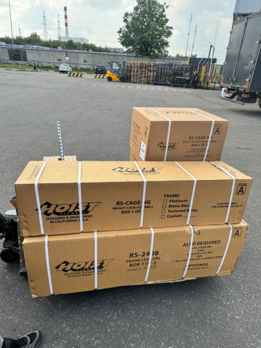 Сгибание ног лежа HOIST ROC-IT RS-2408 тренажер грузоблочный со стеком 81кг