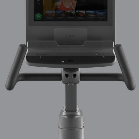 Горизонтальный велотренажер Matrix Endurance. Консоль Touch