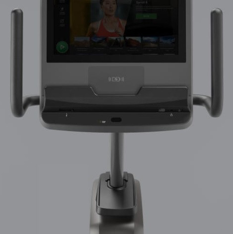 Горизонтальный велотренажер Matrix Lifestyle. Консоль Premium LED