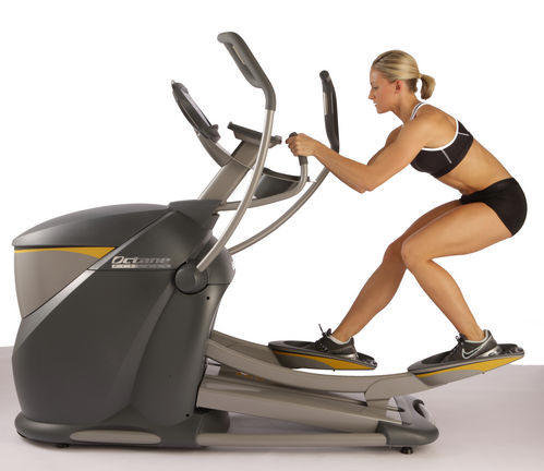 Эллиптический тренажер профессиональный Octane Fitness Q47xi с регулируемой длиной шага от 46 до 66 см