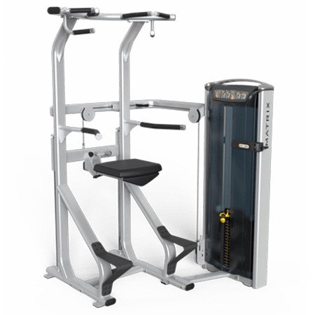 Подтягивания и отжимания с помощью Matrix Versa Plus VS-S601P грузоблочный тренажер, вес стека 68 кг.